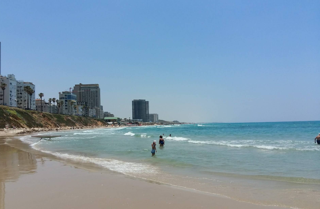 חוף הסלע – בת ים