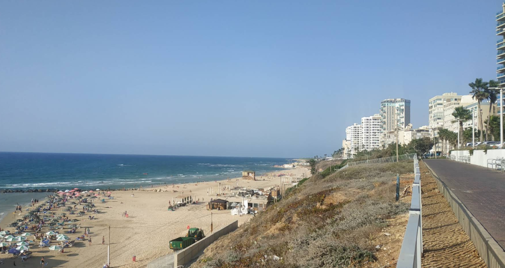 חוף הסלע – בת ים